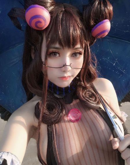 按倒在桌子上掀开裙子扯下内裤_1080P手机在线观看